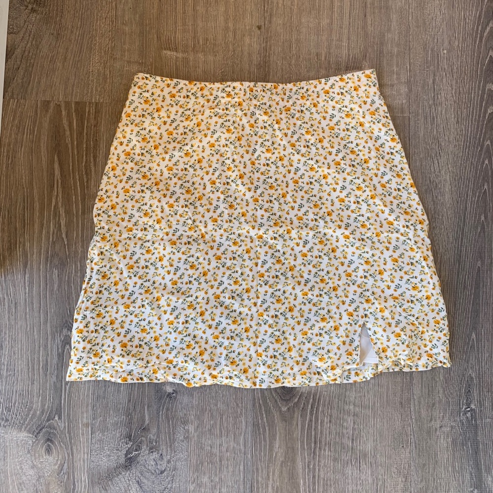 Hollister whiter flower skirt